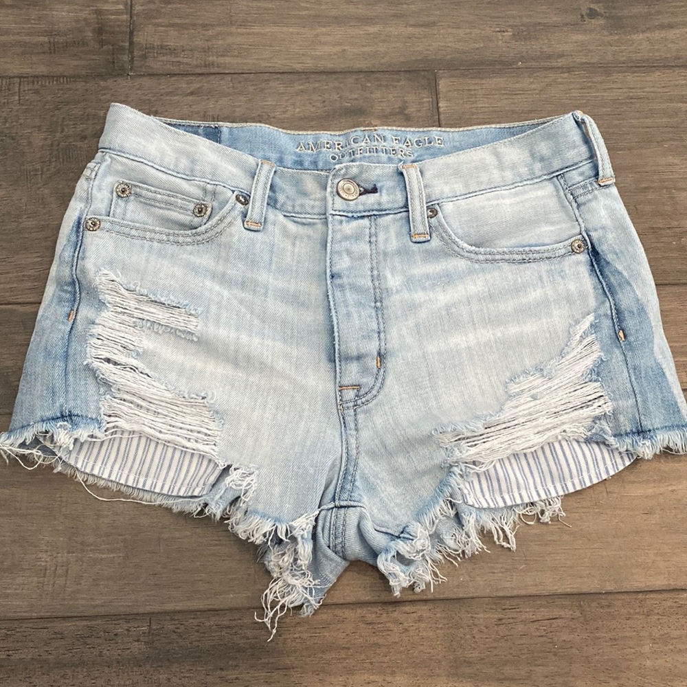 American Eagle Outfitters Light Wash Distressed Denim Jean Shorts